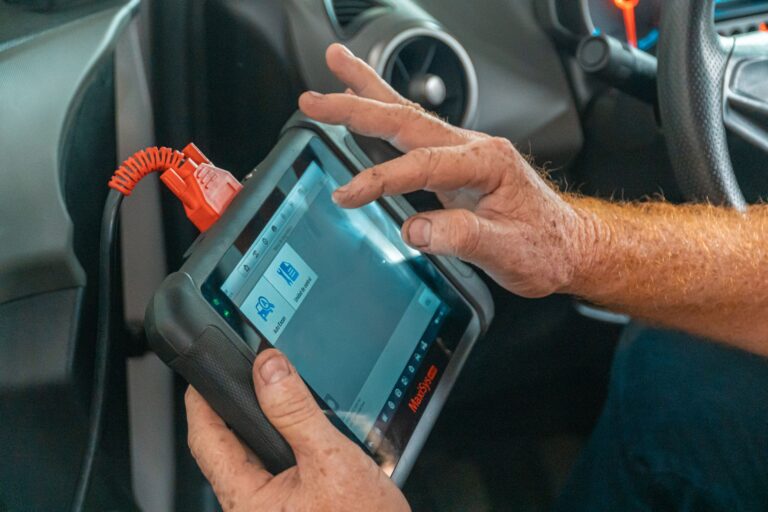 La prise OBD2 : où la trouver et à quoi servent ses 16 broches
